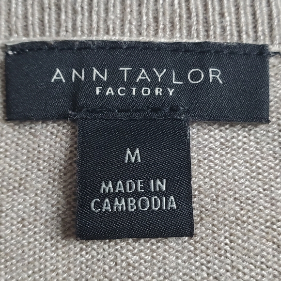 Ann Taylor Women's Top, Beige (Size M) - Picture 4 of 7